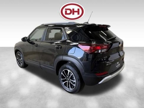 Used 2024 Chevrolet TrailBlazer LT w/ Convenience Package FWD image 9