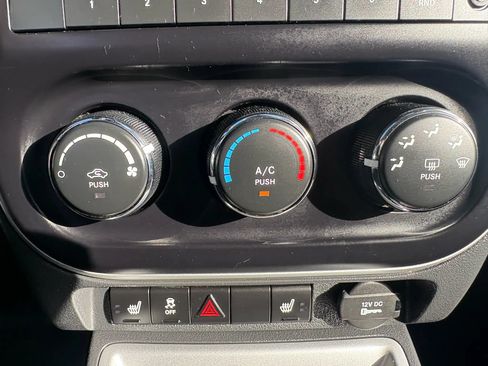 Used 2016 Jeep Compass Latitude AWD/4WD image 15