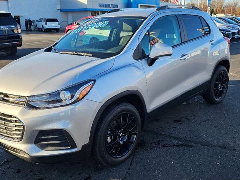 Used 2022 Chevrolet Trax LT w/ Driver Confidence Package image 3