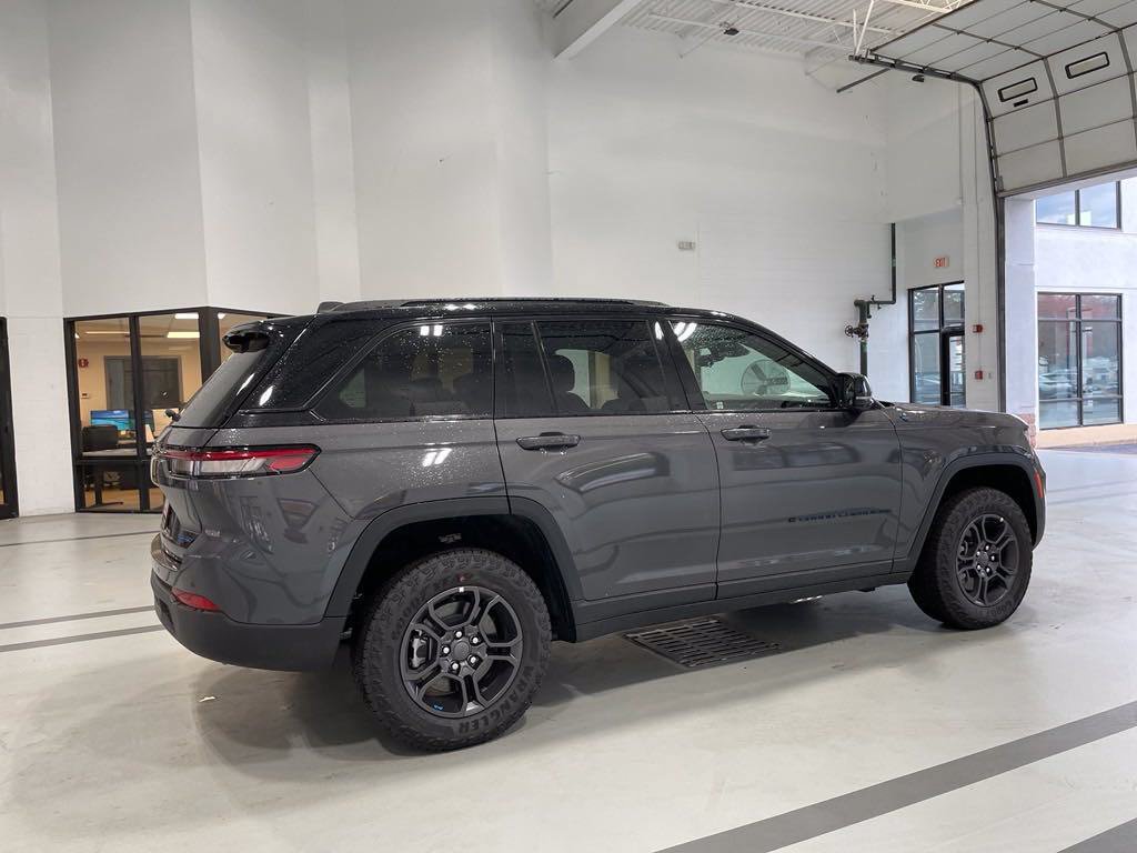 New 2024 Jeep Grand Cherokee Trailhawk w/ Advanced Protech Group II AWD/4WD image 4