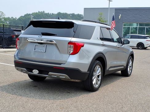 Used 2023 Ford Explorer XLT w/ Equipment Group 202A AWD/4WD image 7