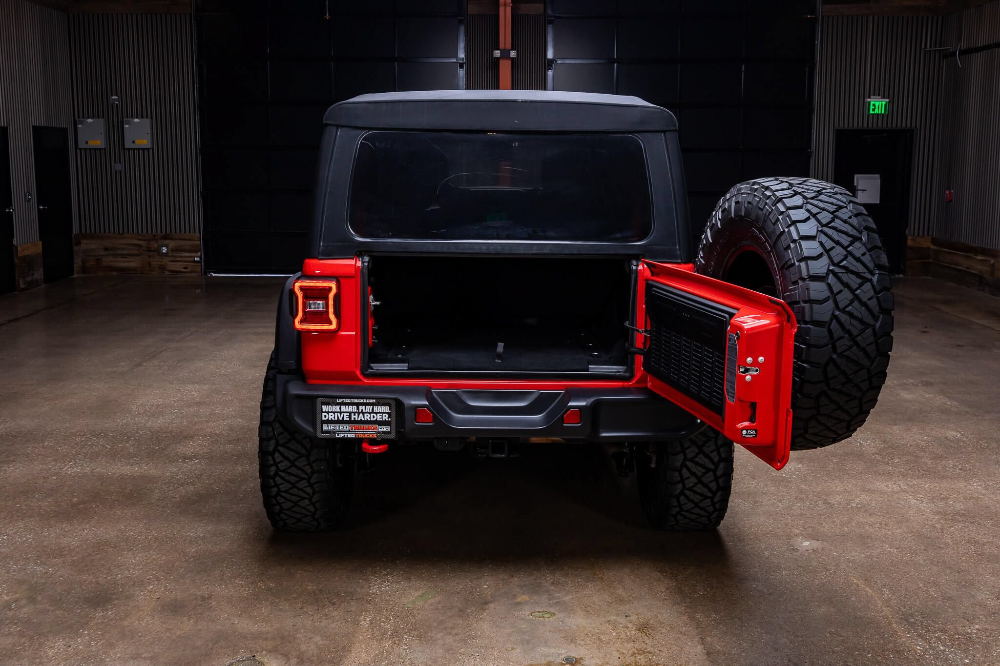 Used 2024 Jeep Wrangler Unlimited Rubicon w/ Convenience Group AWD/4WD image 8