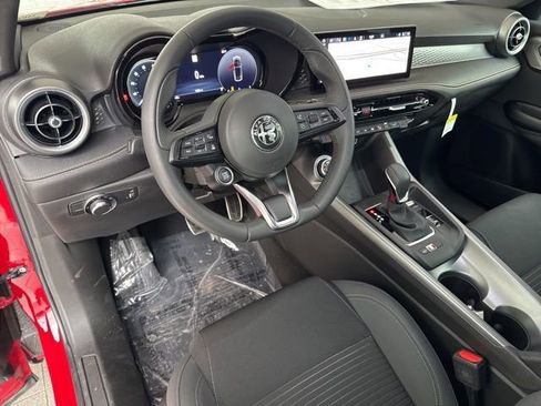 Used 2025 Alfa Romeo Tonale image 14