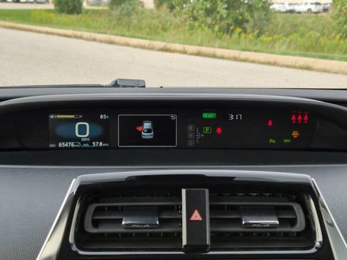 Used 2022 Toyota Prius LE AWD/4WD image 20