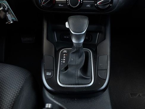 Used 2025 Kia Soul LX w/ LX Technology Package FWD image 21