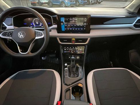 New 2025 Volkswagen Taos SE image 5