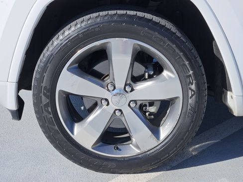 Used 2015 Jeep Grand Cherokee Overland w/ Advanced Technology Group image 13