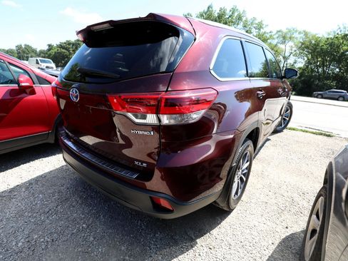 Used 2019 Toyota Highlander XLE image 7