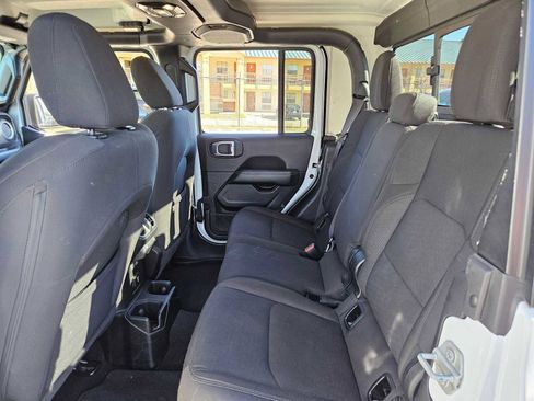 Used 2023 Jeep Gladiator Overland image 19