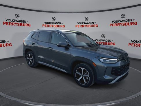 New 2026 Volkswagen Tiguan SE image 2