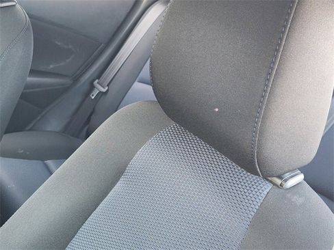 Used 2019 Toyota Yaris L image 24