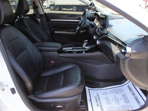 Used 2023 Nissan Altima 2.5 SR w/ SR Premium Package image 9