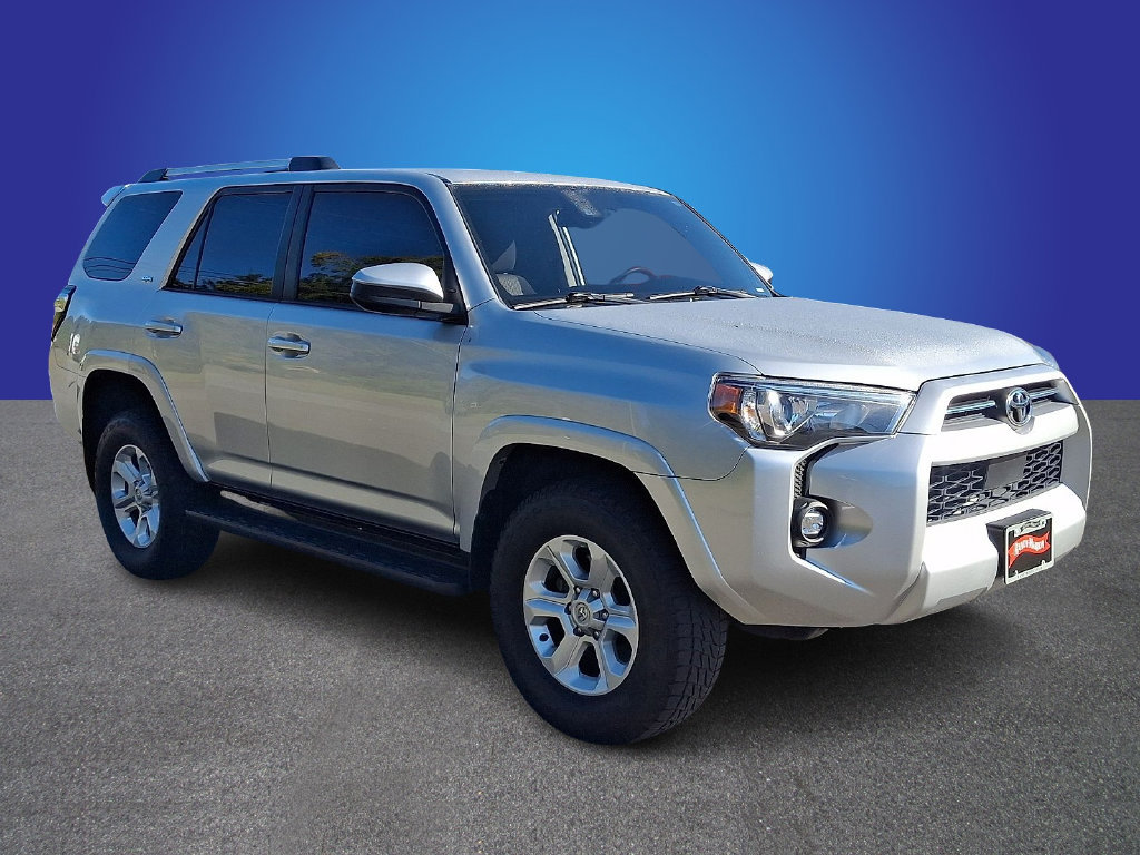 Used 2022 Toyota 4Runner SR5 AWD/4WD image 3