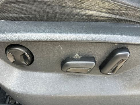 Used 2019 Volkswagen Tiguan SE w/ Panoramic Sunroof Package FWD image 26