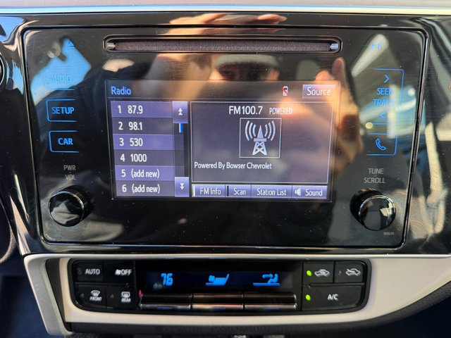 Used 2018 Toyota Corolla LE FWD image 29