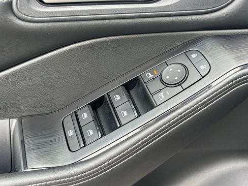 Used 2022 Nissan Rogue SV w/ SV Premium Package FWD image 12