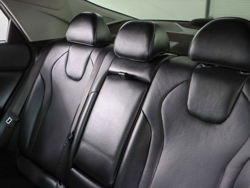 Used 2021 Hyundai Elantra Limited image 26