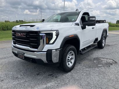 New 2025 GMC Sierra 2500 Pro w/ Convenience Package