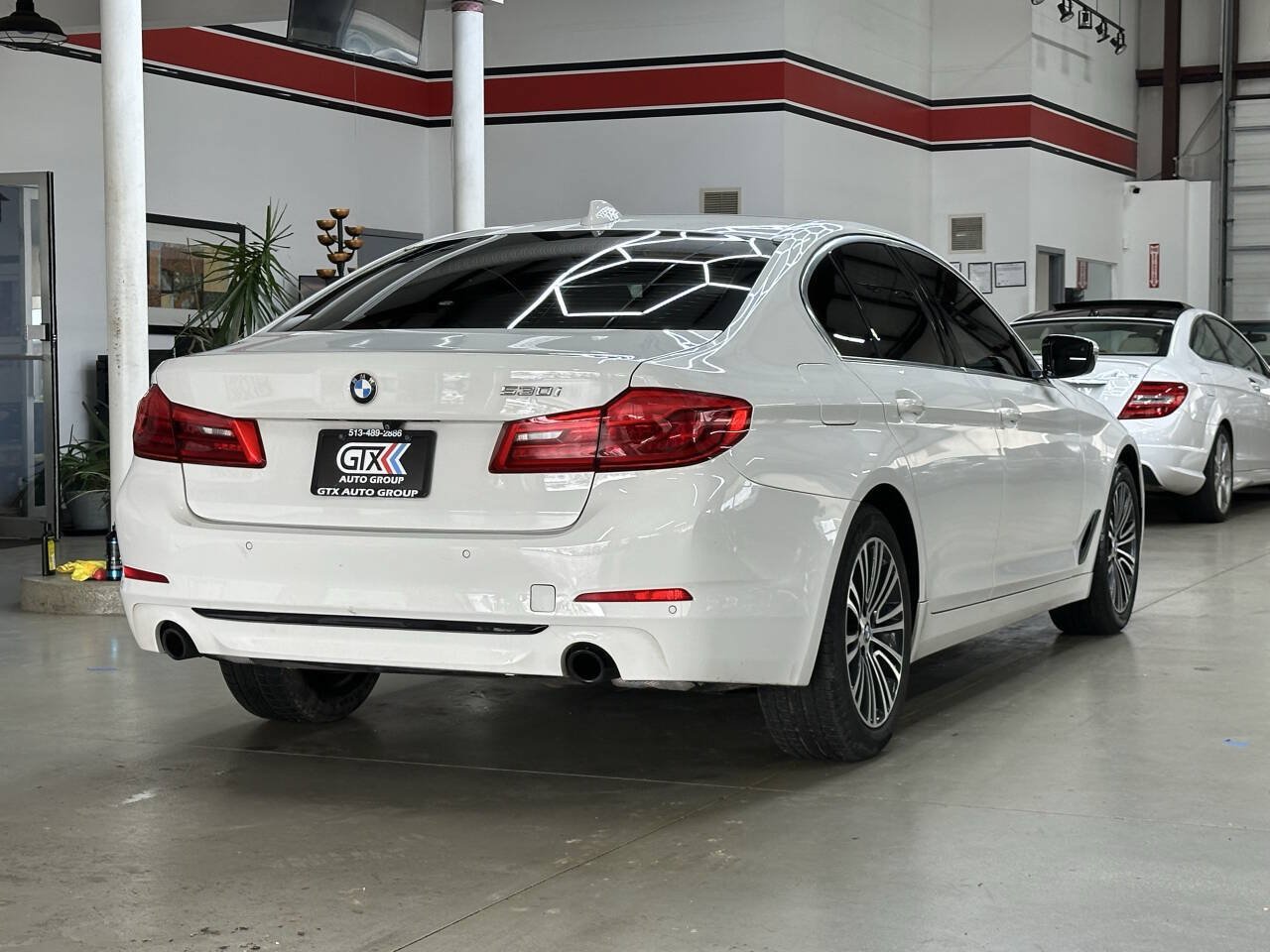 Used 2020 BMW 530i w/ Convenience Package RWD image 2
