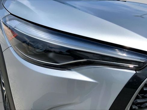 Certified 2025 Toyota Corolla Cross XLE FWD image 27