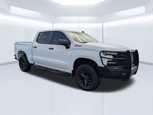 Used 2021 Chevrolet Silverado 1500 LT Trail Boss w/ Convenience Package II AWD/4WD image 2