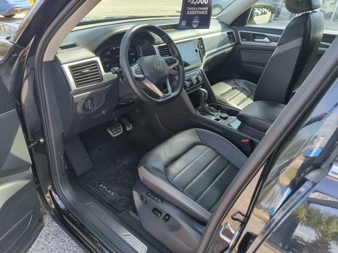 Used 2023 Volkswagen Atlas SEL Premium image 11