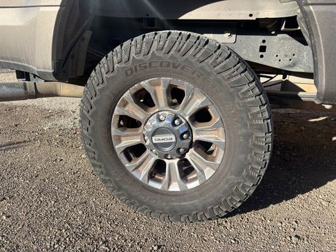 Used 2018 Ford F250 Lariat w/ Chrome Package image 9