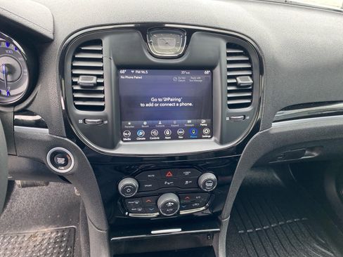 Used 2023 Chrysler 300 S image 11