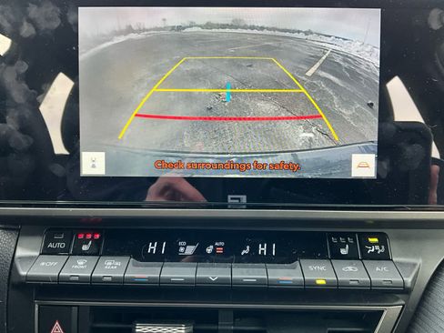 Used 2025 Toyota Camry SE image 18