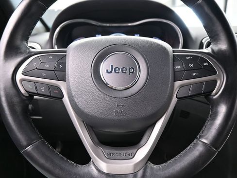 Used 2021 Jeep Grand Cherokee Laredo X image 24