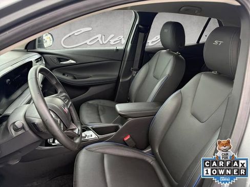 Used 2025 Buick Encore GX Sport Touring w/ Black Roof Package FWD image 19