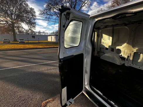 Used 2019 Ford Transit 250 130 Low Roof w/ Exterior Upgrade Package image 29