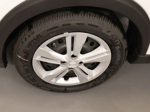 New 2025 Nissan Kicks Play S image 5