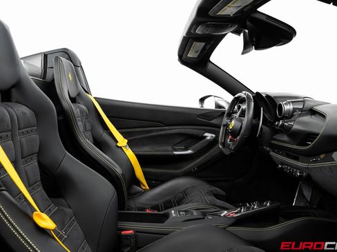 Used 2022 Ferrari F8 Tributo image 40