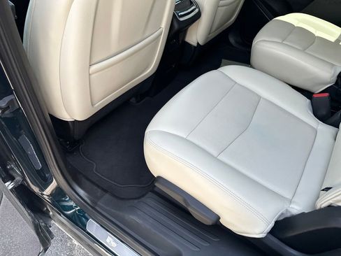 Used 2025 Cadillac XT6 Sport w/ Technology Package AWD/4WD image 32
