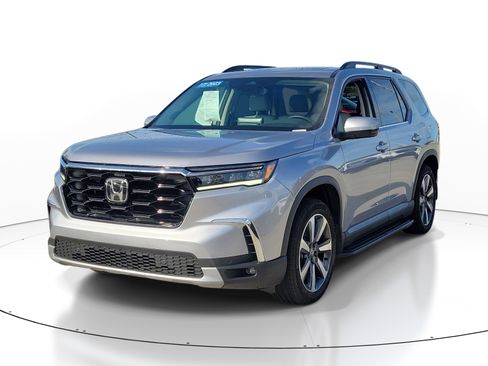 Used 2023 Honda Pilot Touring image 3
