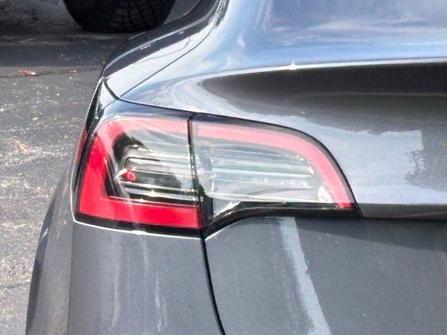Used 2023 Tesla Model 3 Standard Range RWD image 10