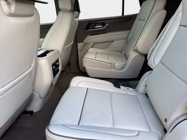New 2026 GMC Yukon Denali w/ Advanced Technology Package AWD/4WD image 13