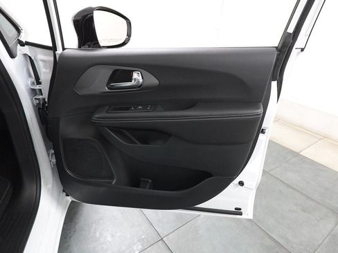 New 2027 Chrysler Pacifica Select FWD image 27