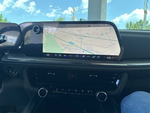 New 2025 Chevrolet Suburban Premier image 14