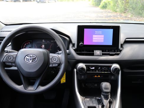 Used 2024 Toyota RAV4 LE AWD/4WD image 36