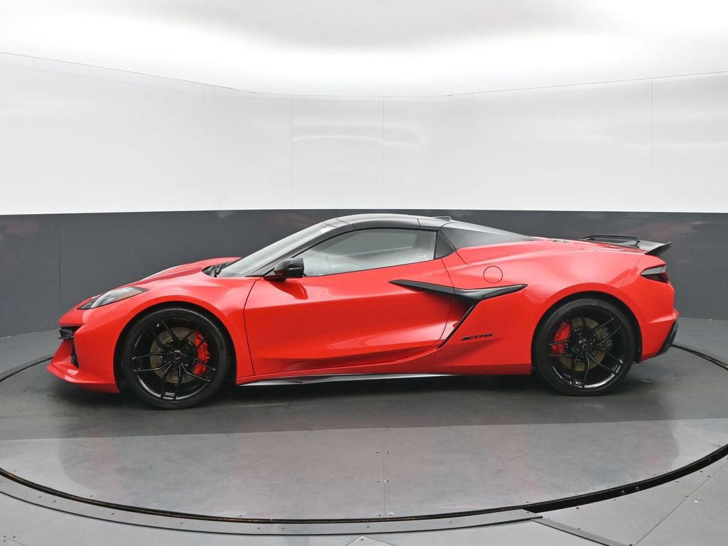 Used 2025 Chevrolet Corvette Z06 RWD image 6