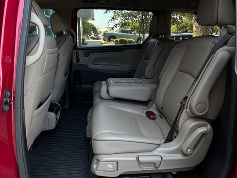 Used 2023 Honda Odyssey Elite image 12