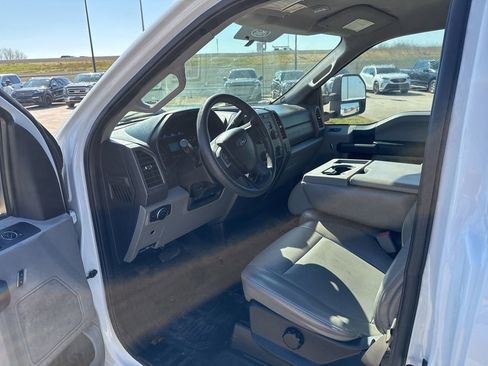 Used 2017 Ford F250 XL w/ Power Equipment Group image 18