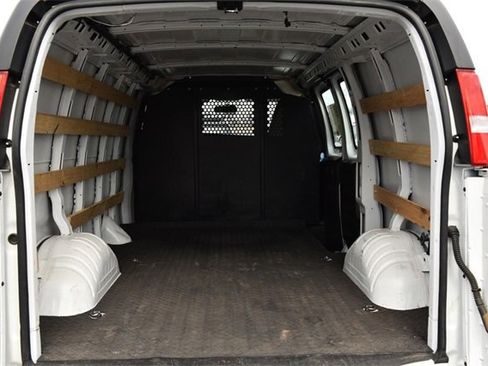 Used 2024 GMC Savana 2500 w/ Driver Convenience Package image 18