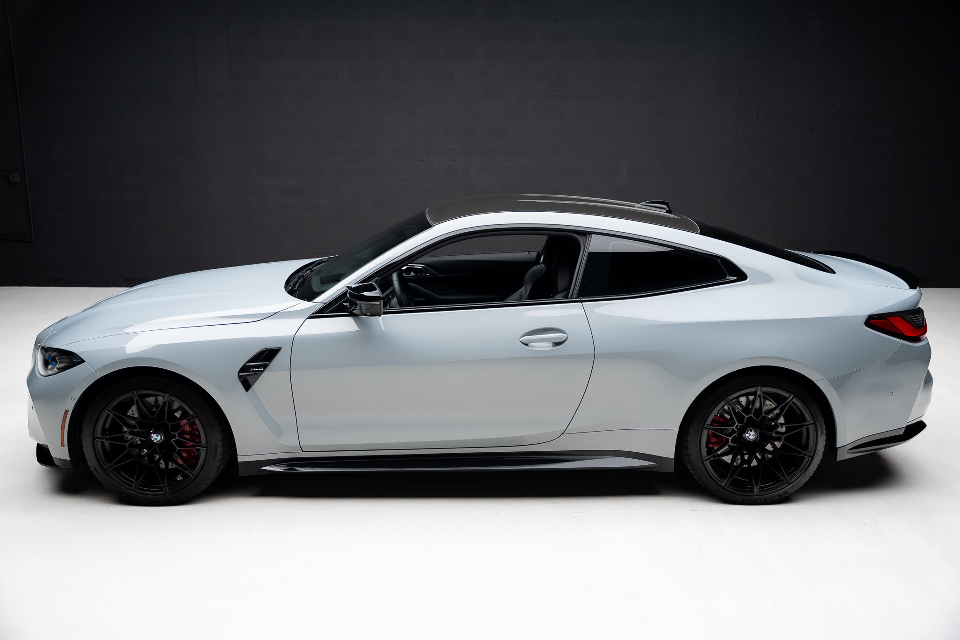 Used 2021 BMW M4 Coupe w/ Executive Package RWD image 17