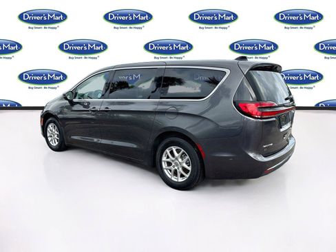 Used 2023 Chrysler Pacifica Touring-L FWD image 5