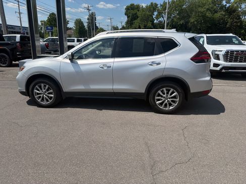 Used 2018 Nissan Rogue SV w/ Premium Package AWD/4WD image 17