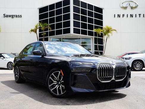 Used 2025 BMW 740i xDrive image 1