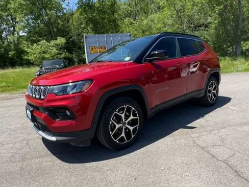 Used 2025 Jeep Compass Limited AWD/4WD image 4